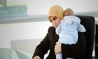 توصیه به مادران شاغل برای تغذیه نوزاد با شیر انحصاری مادر 