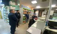 بازدید رئیس دانشگاه از داروخانه مرکزی دانشگاه/ بررسی روند ارائه خدمات دارویی در روز تعطیل