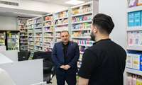 بازدید رئیس دانشگاه از یک داروخانه در جهانشهر/ ارزیابی روند ارائه خدمات دارویی و تأکید بر مشاوره دقیق به بیماران